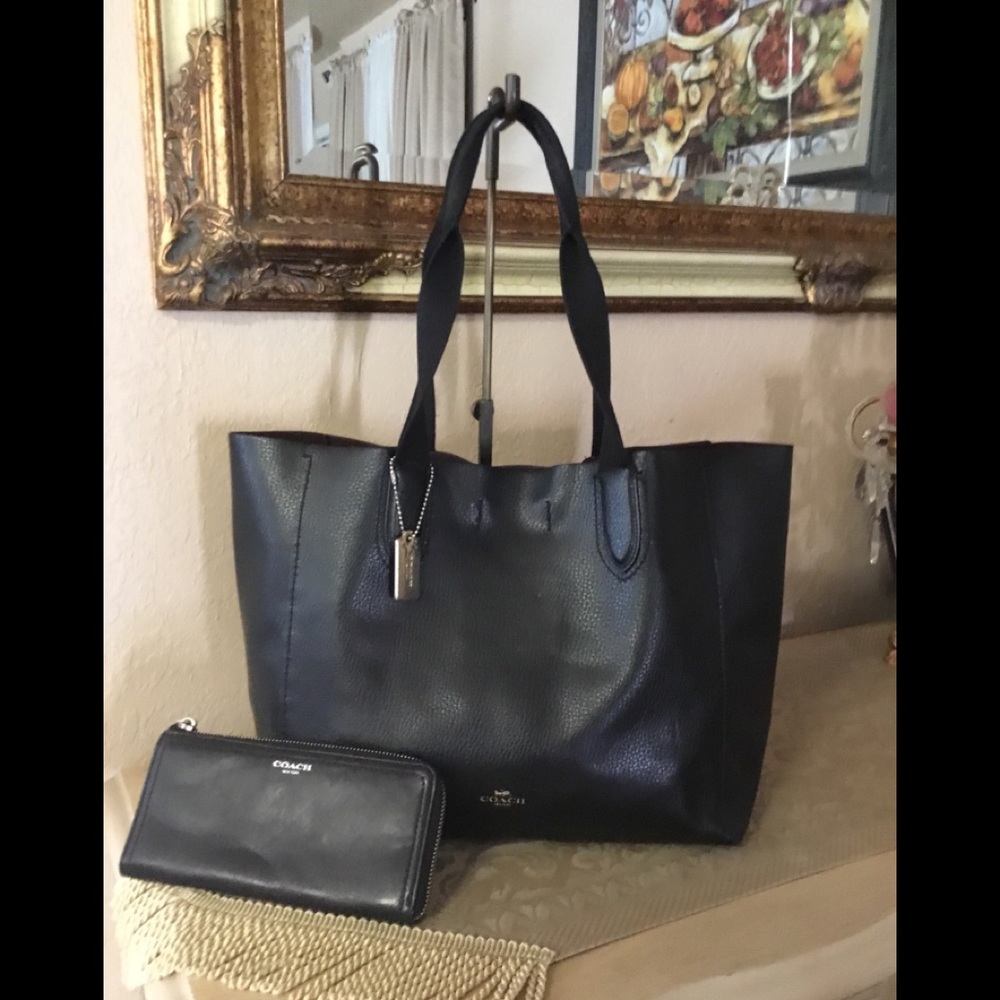 Coach Pebble leather Derby tote only. Not Wallet